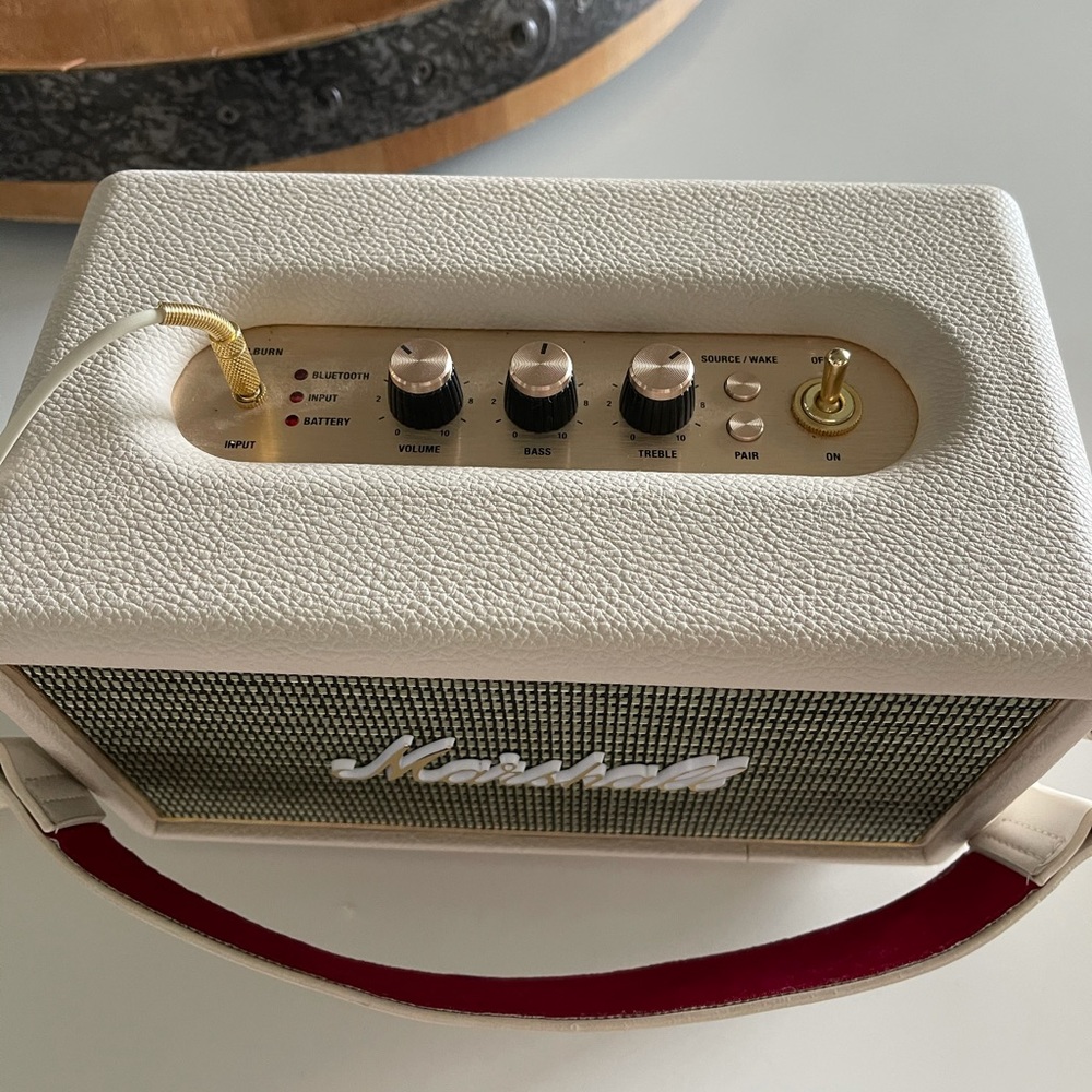 Marshall speaker ( Bluetooth)